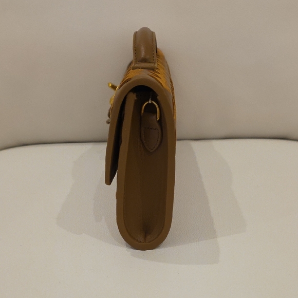 Elegant Leather Cashmere Tan Woven Clutch - Picture 4 of 10